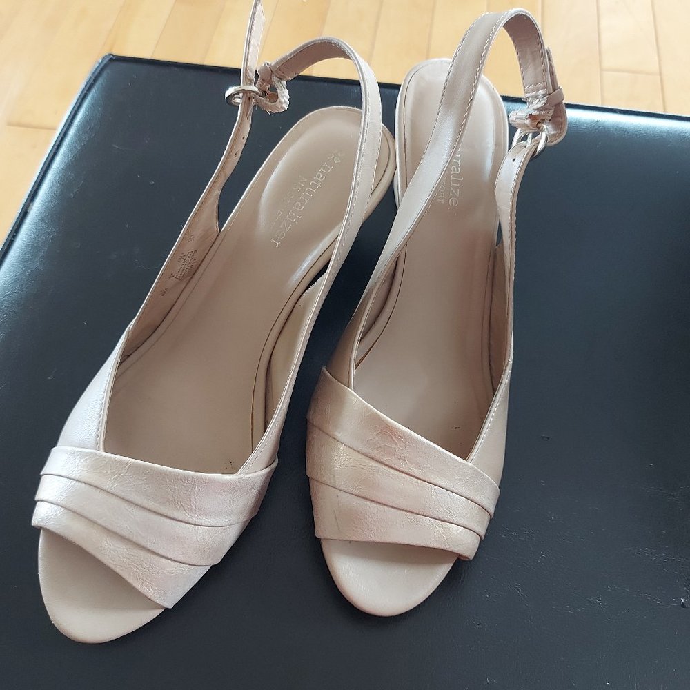 Naturalizer wedge sandal
